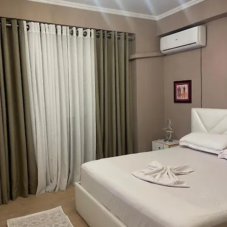 Condor Center Luxury 3 Apartman *